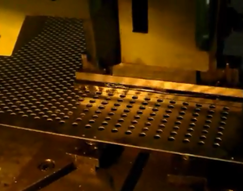 篩網自動送(sòng)料機的選購(gou)技巧 　　