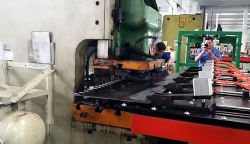 沖床數(shù)控送料機(jī)哪裏的質(zhì)量好?價格(ge)是多少錢(qián)一台?