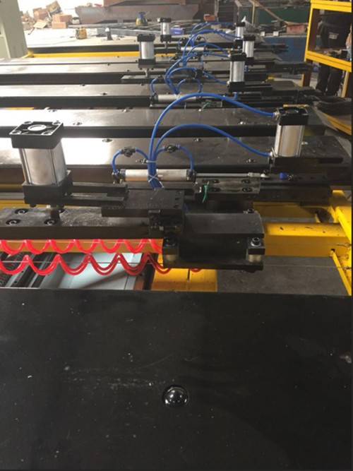 剪闆(pan)自動送料(liao)機選購技(jì)巧及價格(gé)