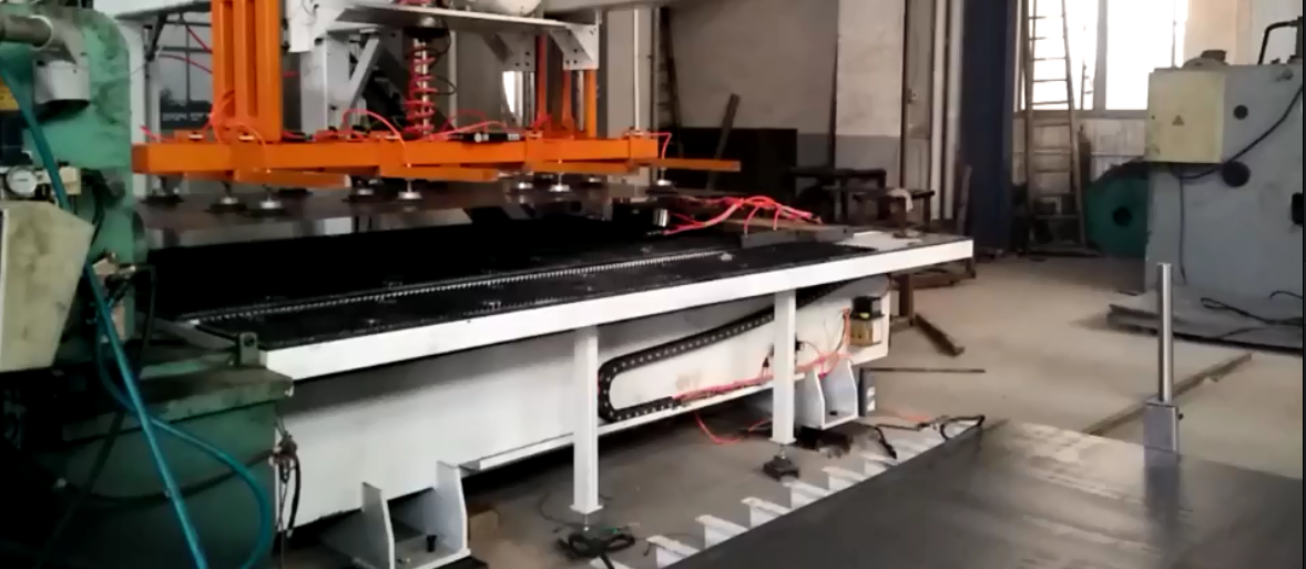 數控剪闆(pǎn)送料機流水線(xian)