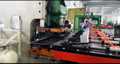 五(wu)金沖壓送料(liào)機有哪些優(you)點?價格是多(duō)少錢?