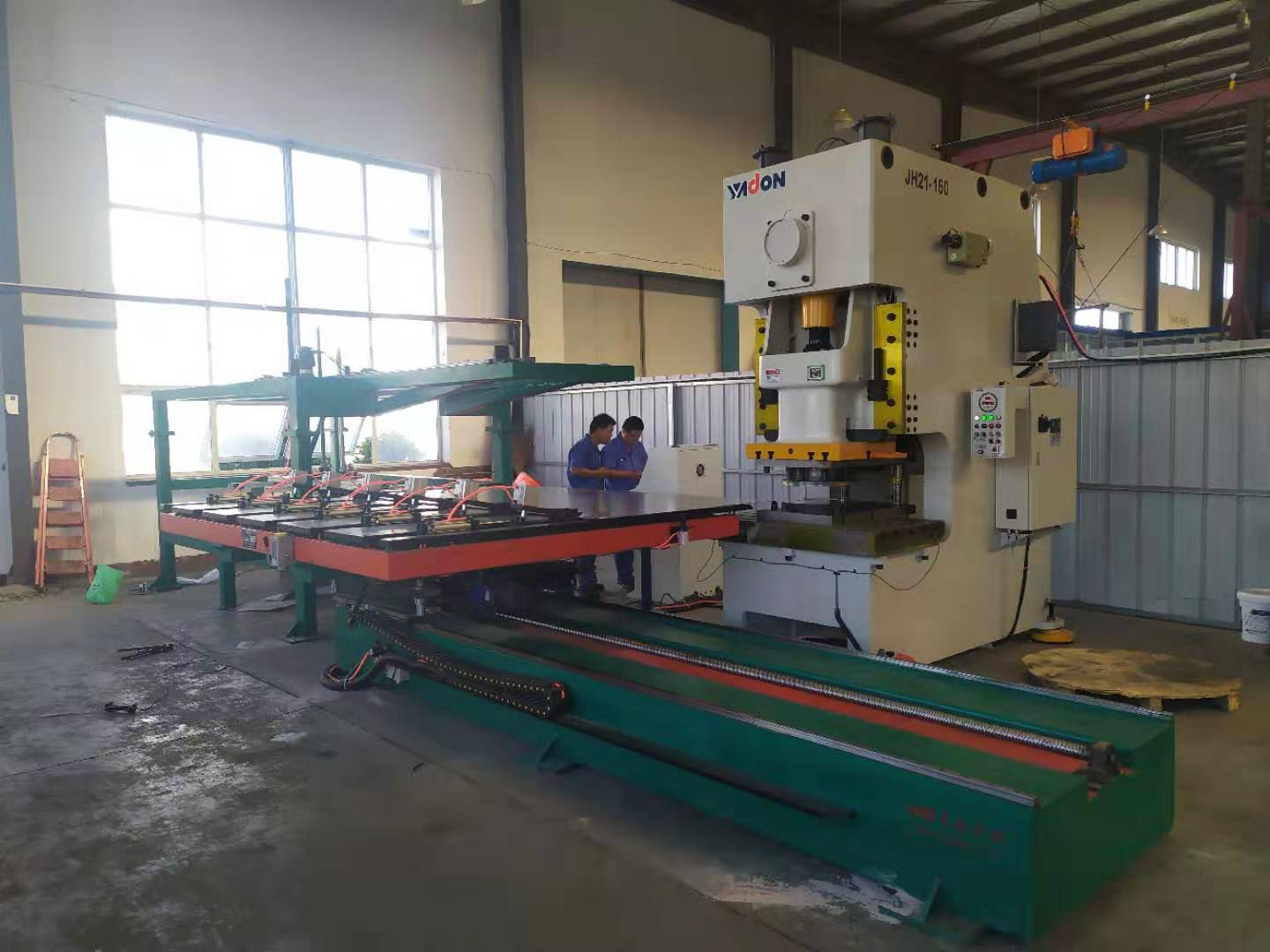 國(guo)内沖床送(song)料機是钣(ban)金沖壓行(hang)業未來趨(qū)勢