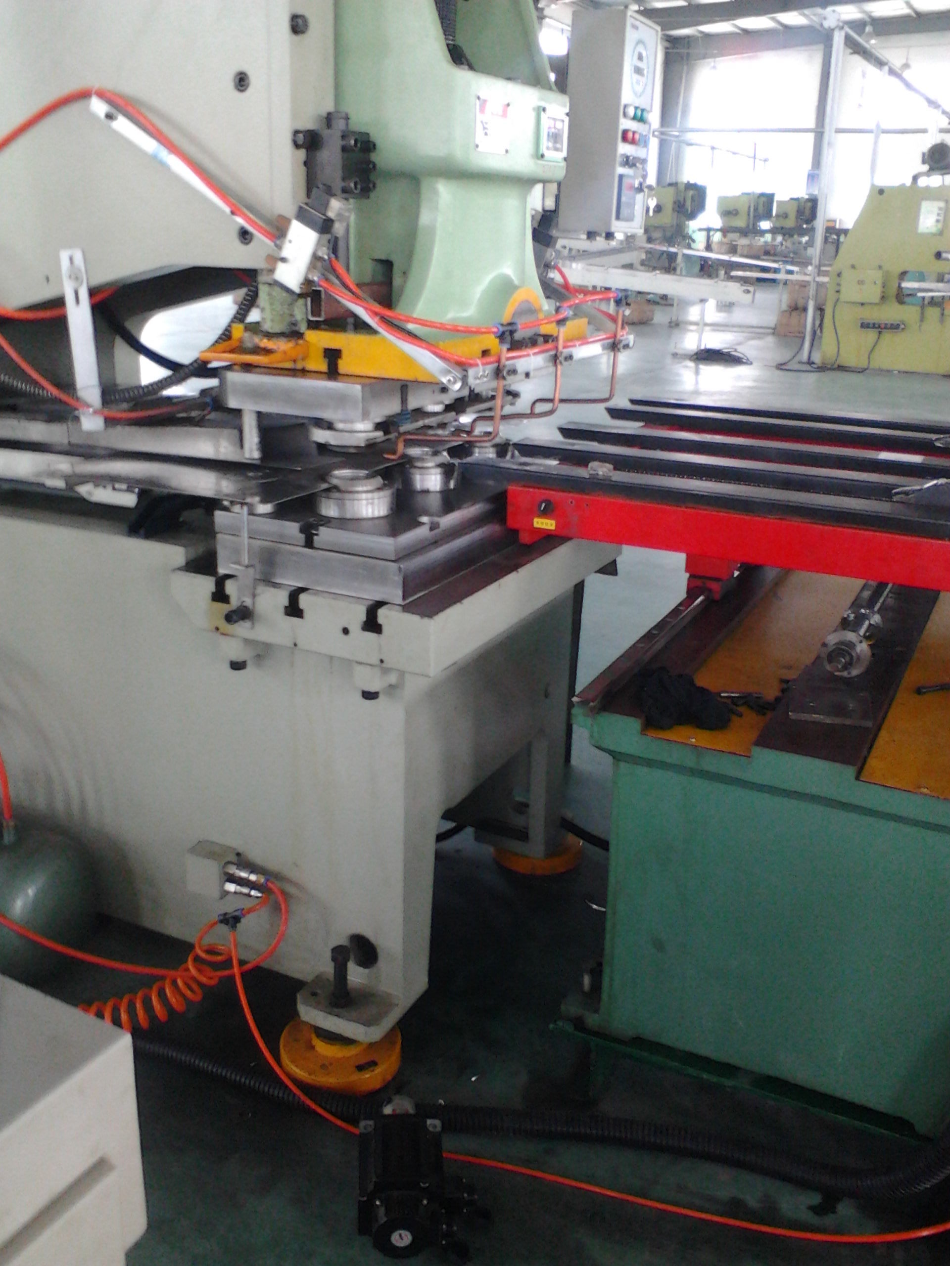 江蘇(su)瓶蓋制造廠(chang)數控送料機(jī)