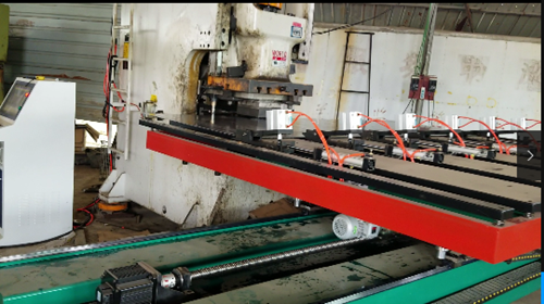 購買鋼(gang)背刹車(che)盤自動(dong)送料機(ji)需要注(zhu)意的問(wen)題