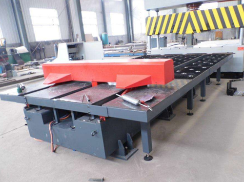 全自動(dong)送料剪闆(pǎn)機的性能(néng)及價格