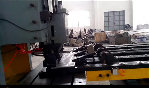 沖(chong)床自動送(sòng)料機是幹(gan)什麽用的(de)?多少錢一(yī)台