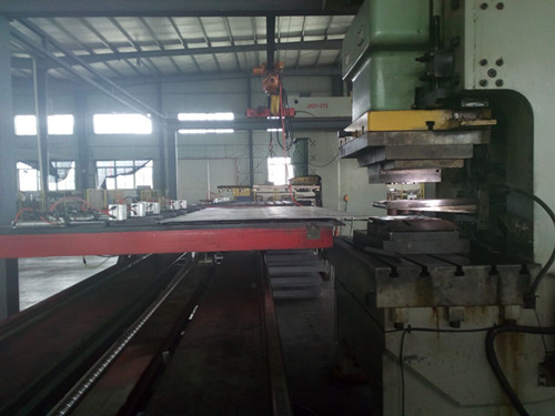 　該公司(si)爲國内較(jiao)有實力的(de)鋼背刹車(chē)盤制造商(shang)，擁有獨立(lì)的設計研(yan)發部門和(he)專業的技(jì)術團隊，對(duì)生産加工(gong)設備要求(qiú)比較高，我(wǒ)們能合作(zuò)成功得益(yì)于該公司(sī)負責人的(de)高度信任(ren)和本公司(sī)設備質量(liàng)的自我肯(ken)定。